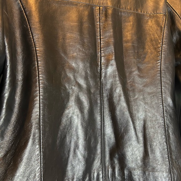 Elegant Black Leather Jacket - Picture 5 of 12